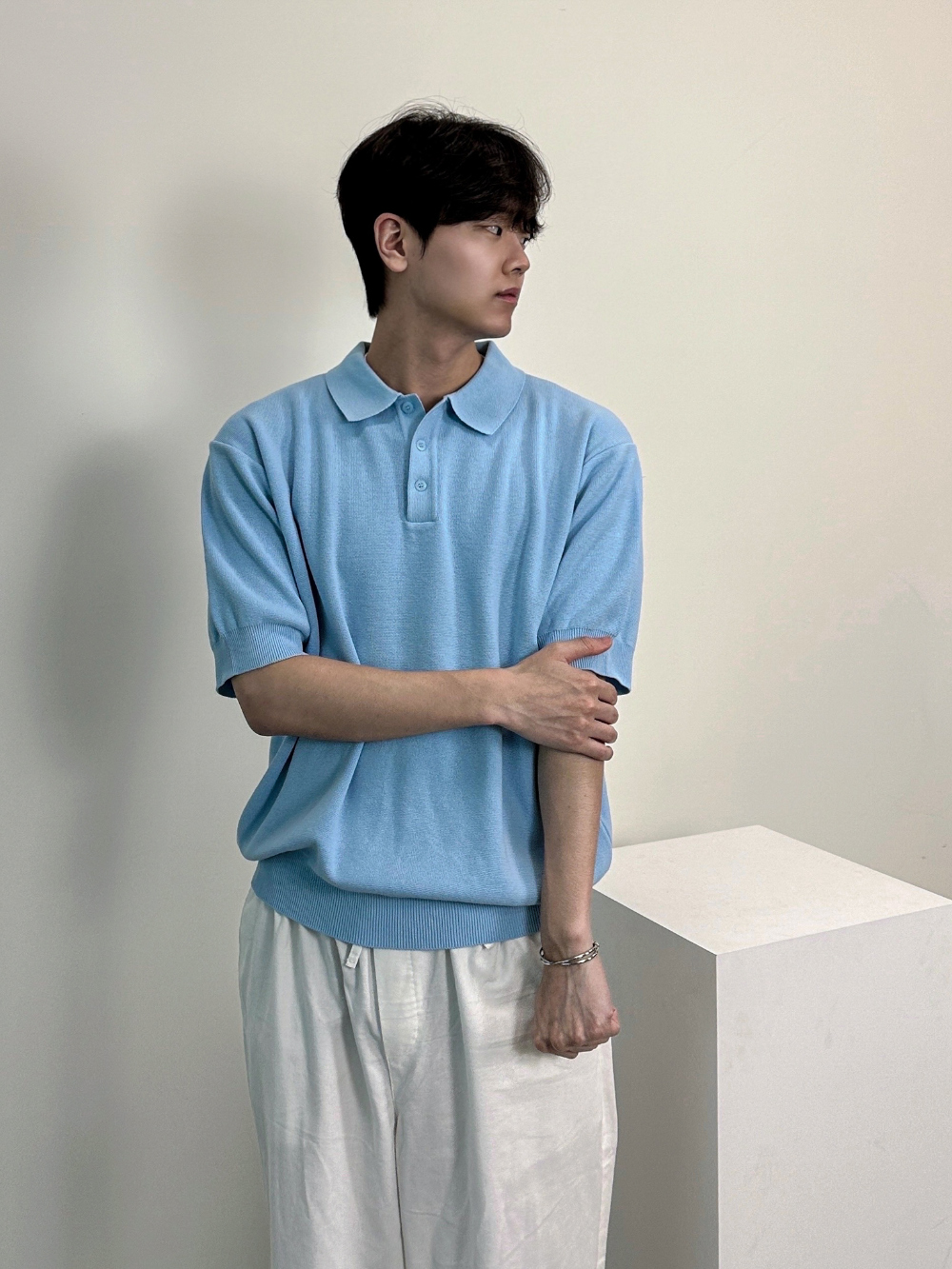 반팔 티셔츠 모델 착용 이미지-S33L26
