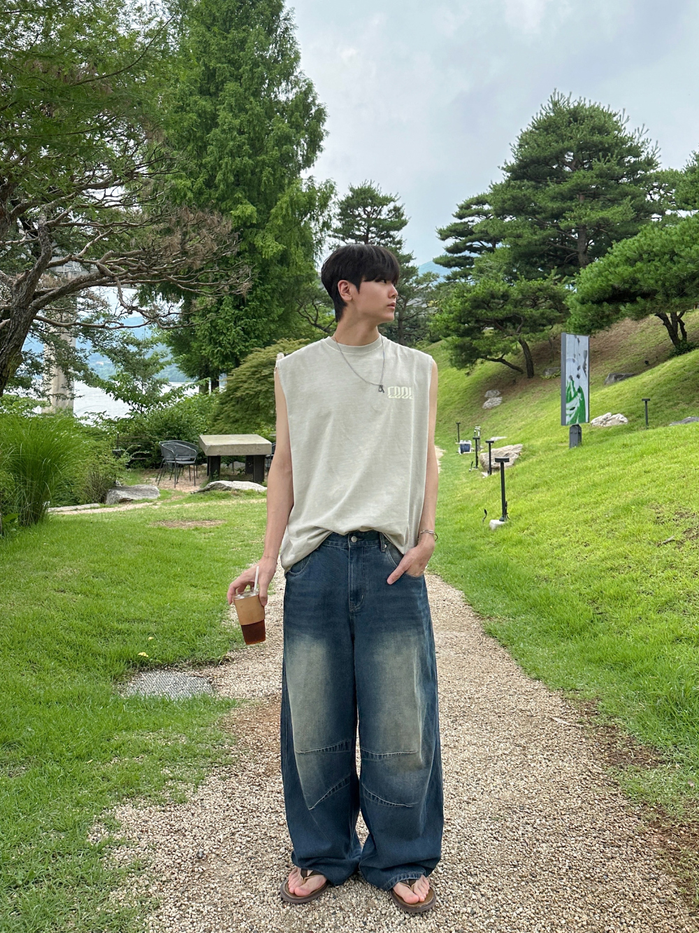 민소매 모델 착용 이미지-S43L16
