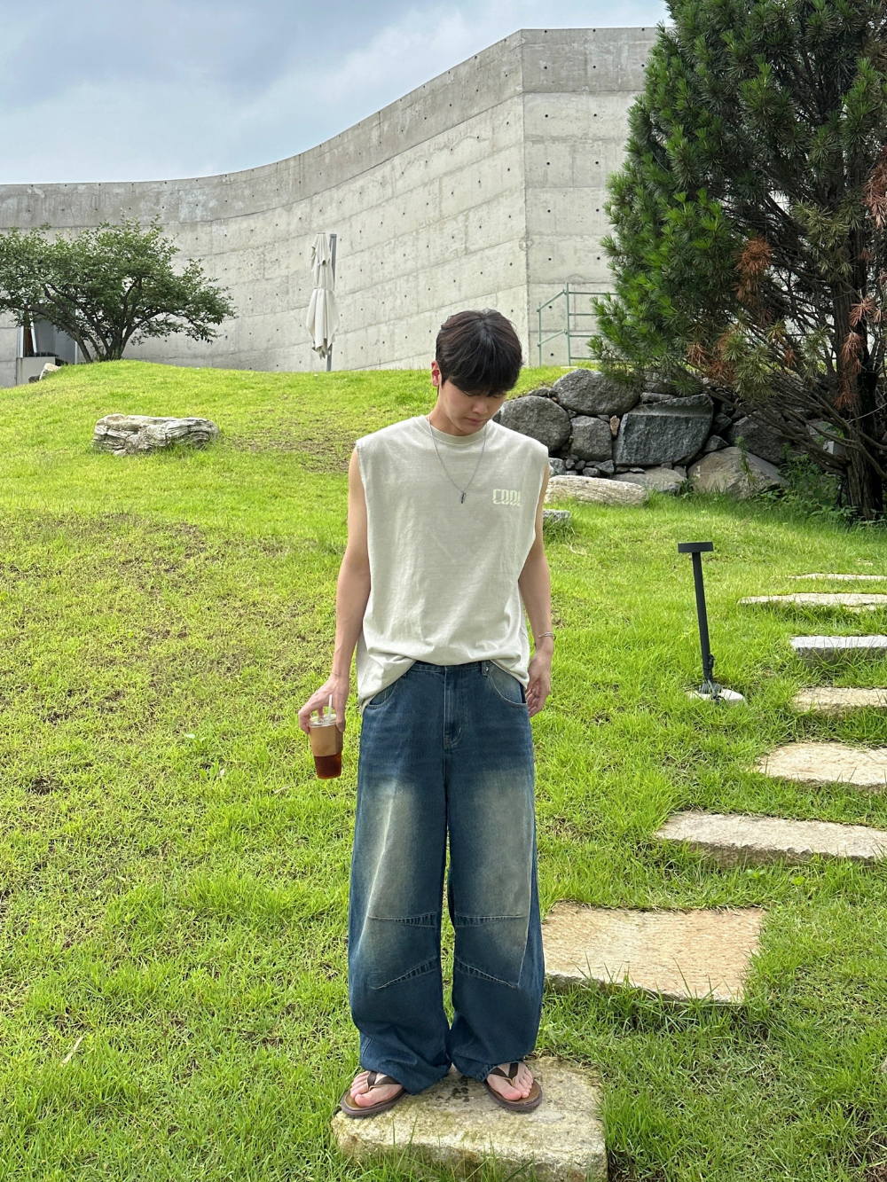 민소매 모델 착용 이미지-S43L18