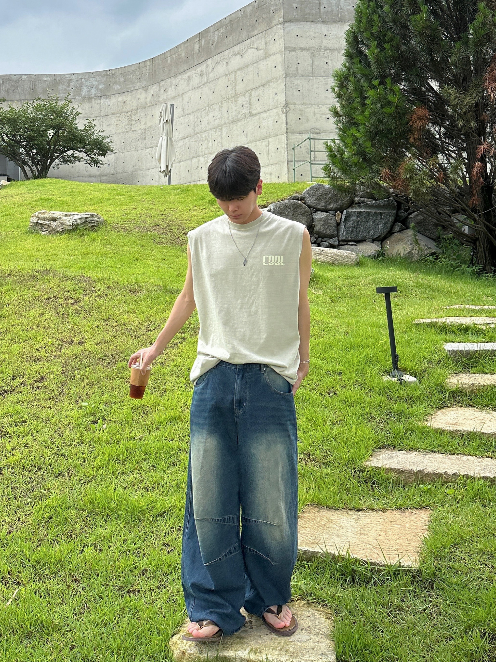 민소매 모델 착용 이미지-S43L26