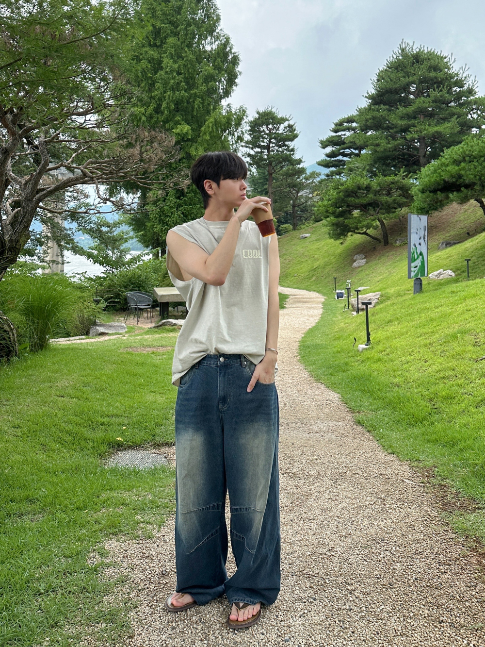 민소매 모델 착용 이미지-S43L25