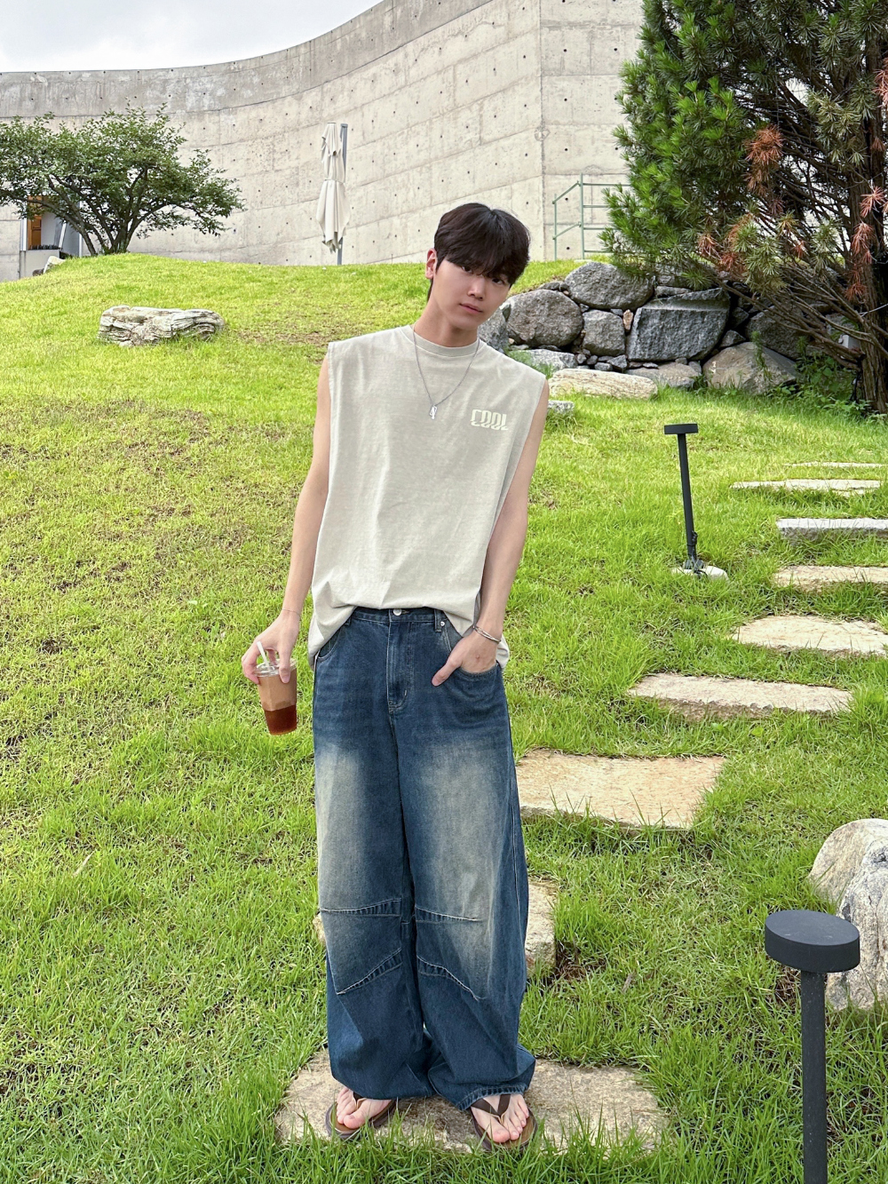 민소매 모델 착용 이미지-S43L12