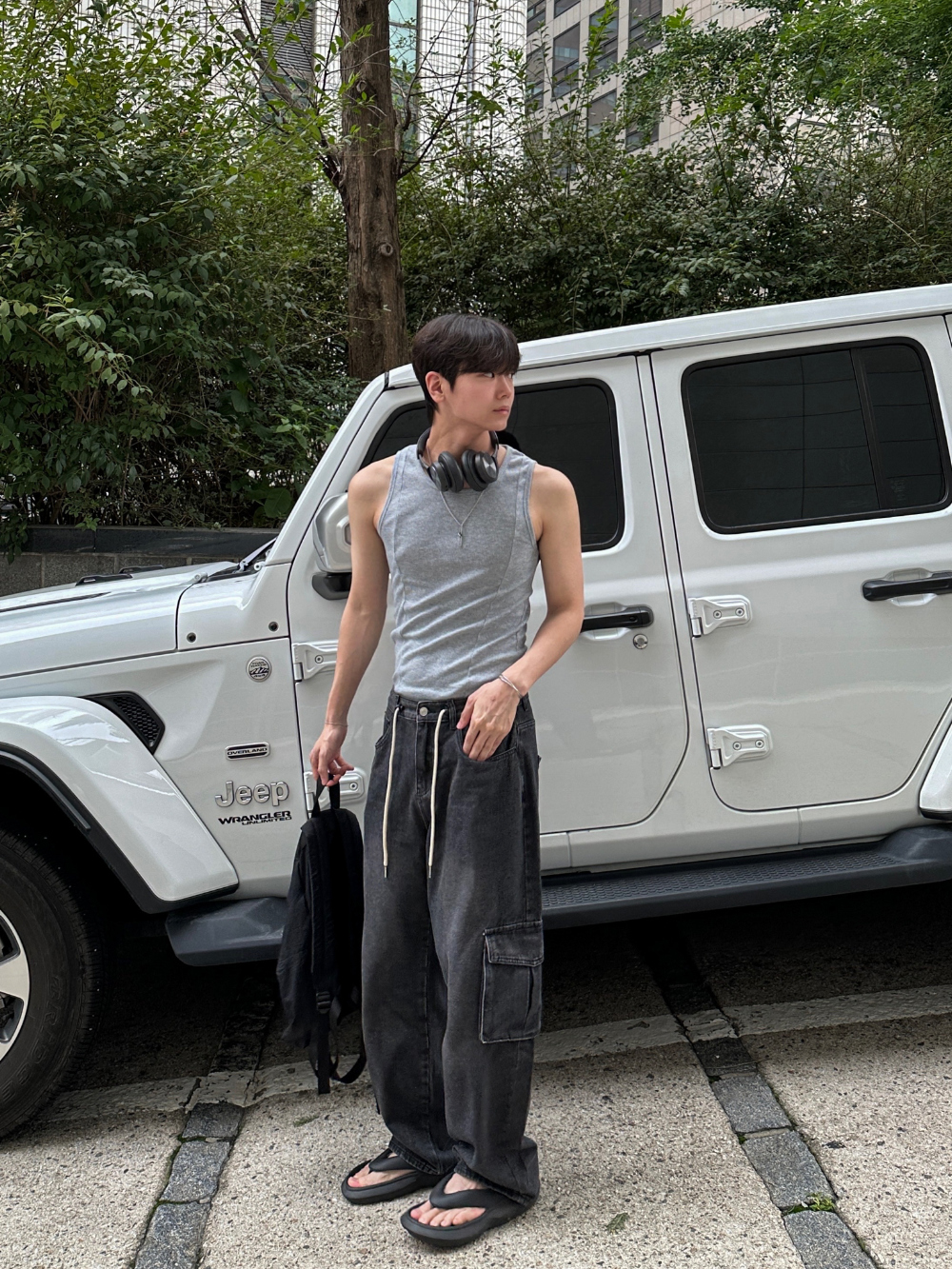 바지 모델 착용 이미지-S42L6
