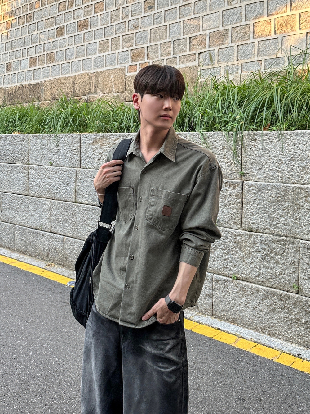 바지 모델 착용 이미지-S52L9