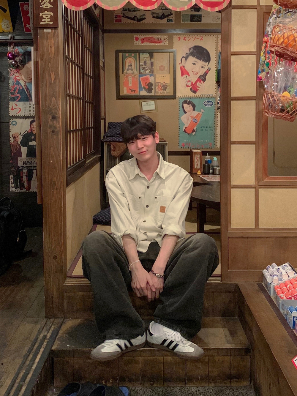 바지 모델 착용 이미지-S54L6