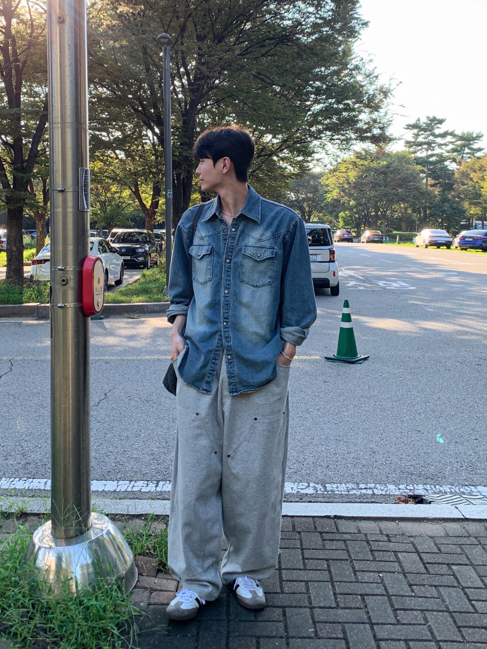 바지 모델 착용 이미지-S63L16