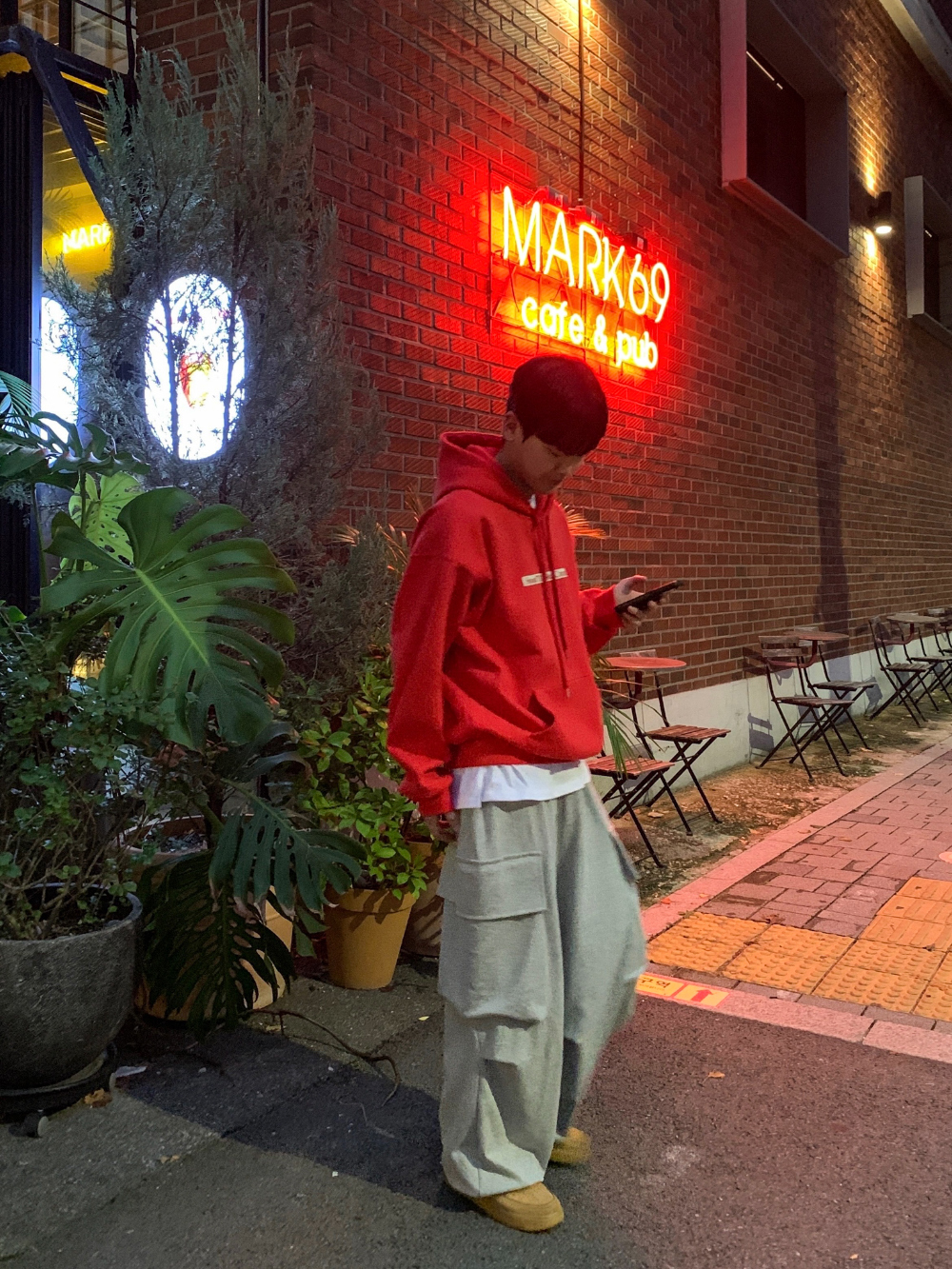 긴팔 티셔츠 모델 착용 이미지-S48L7