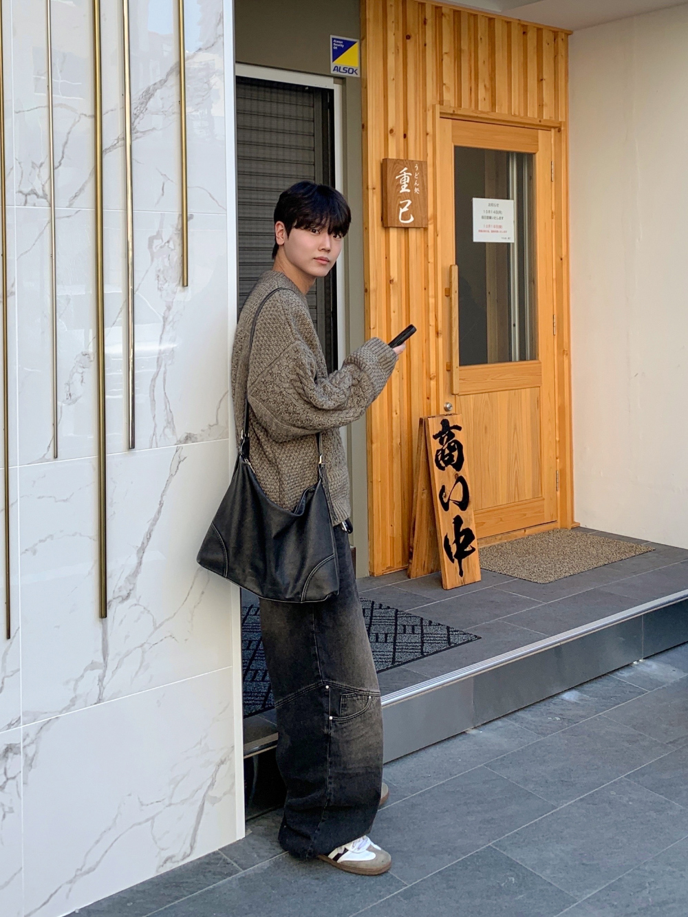 악세사리 모델 착용 이미지-S56L16