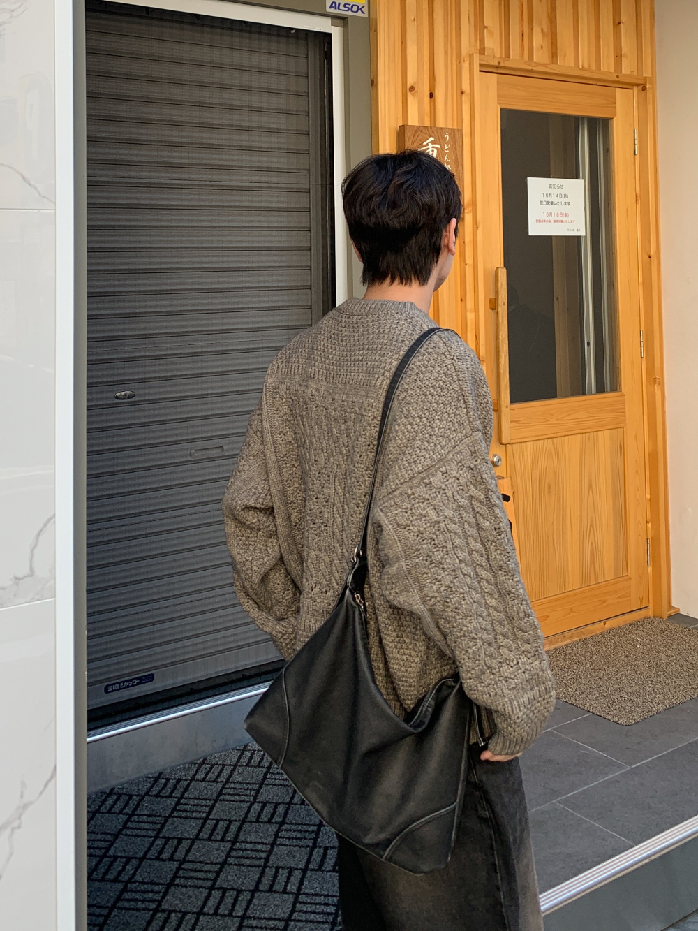 악세사리 모델 착용 이미지-S56L11