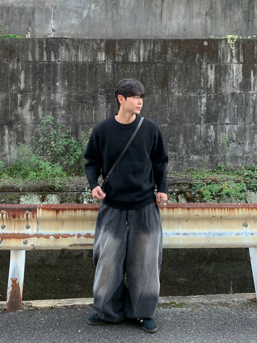 긴팔 티셔츠 모델 착용 이미지-S72L13