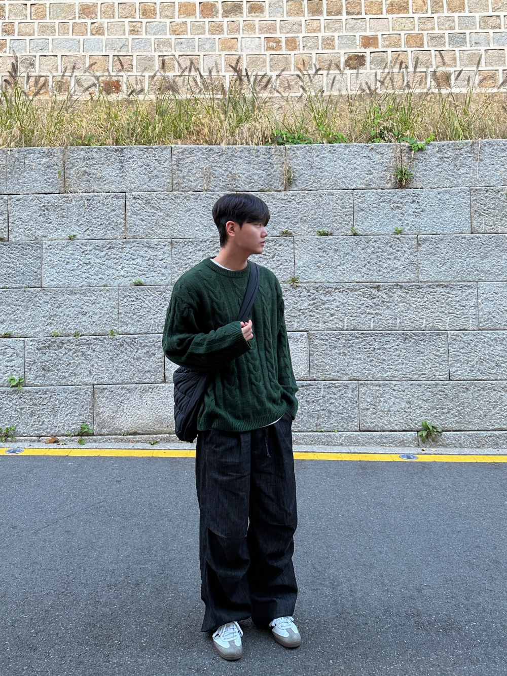 긴팔 티셔츠 모델 착용 이미지-S83L6