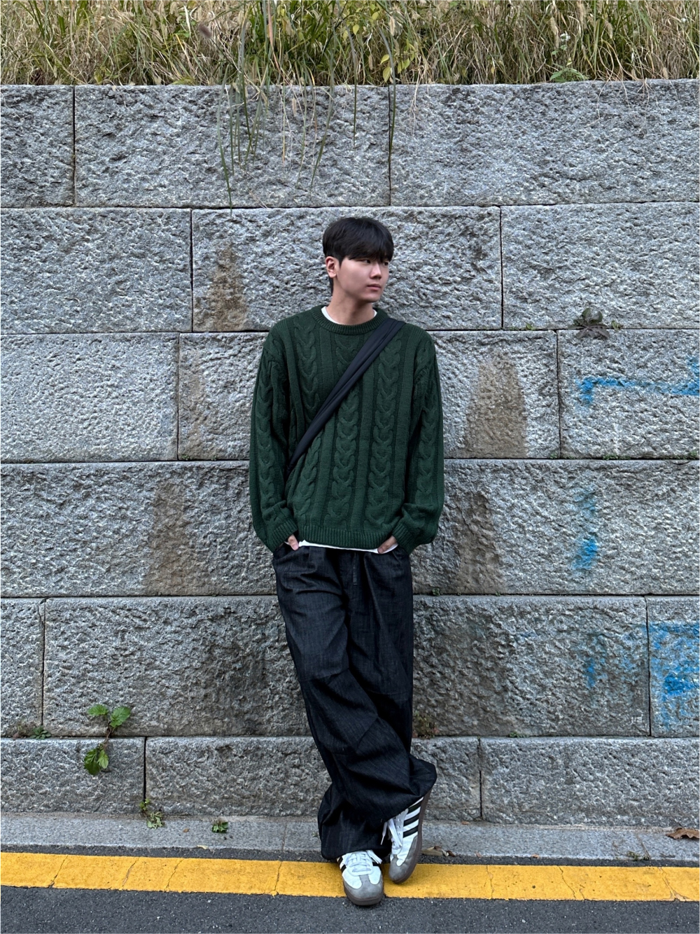 긴팔 티셔츠 모델 착용 이미지-S83L30