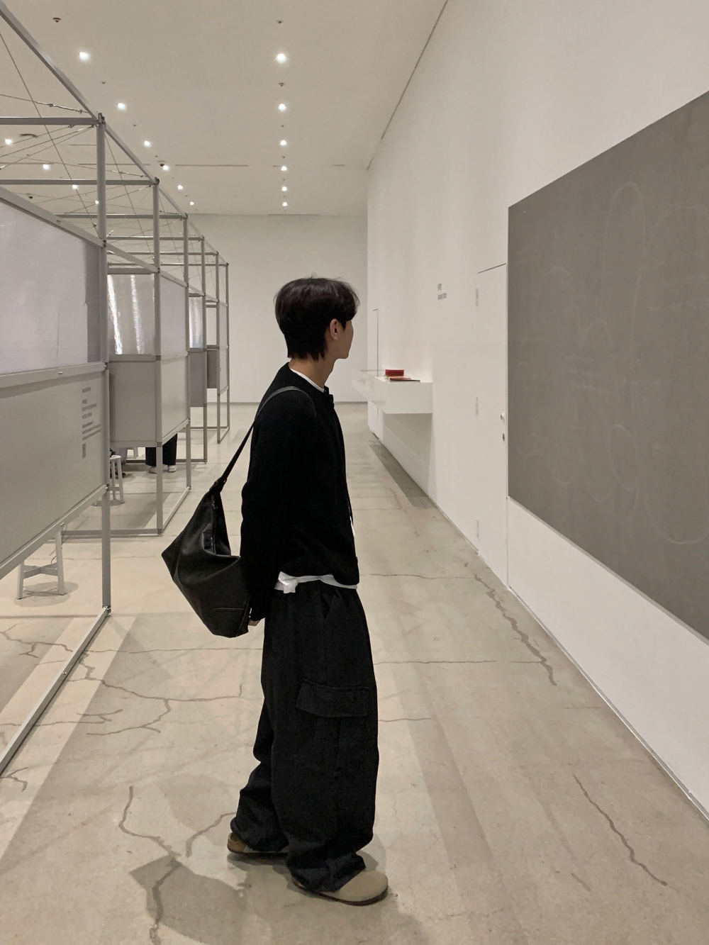 긴팔 티셔츠 모델 착용 이미지-S118L18