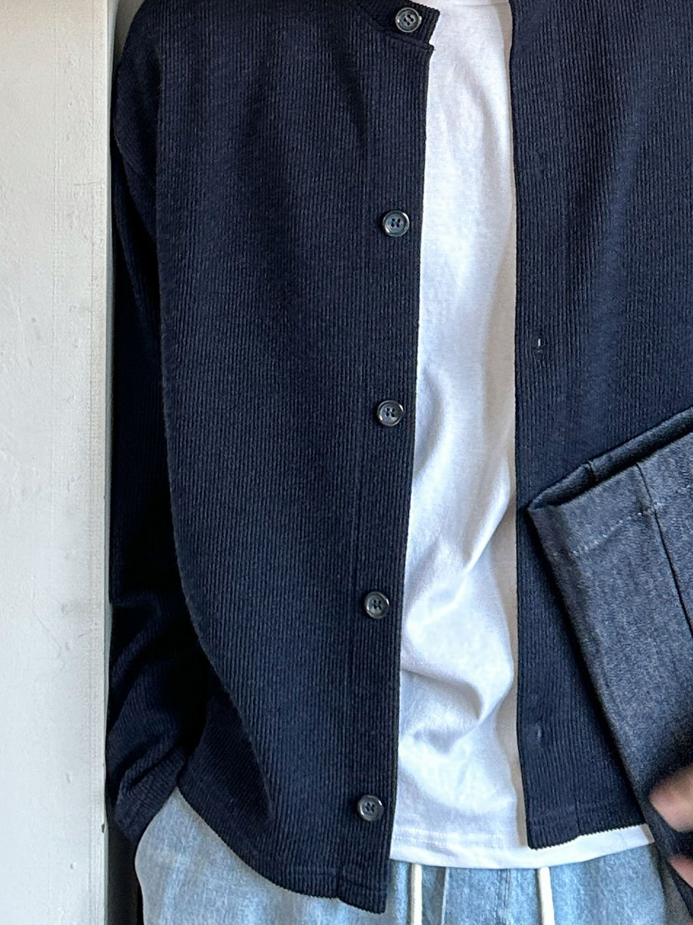 긴팔 티셔츠 모델 착용 이미지-S118L37