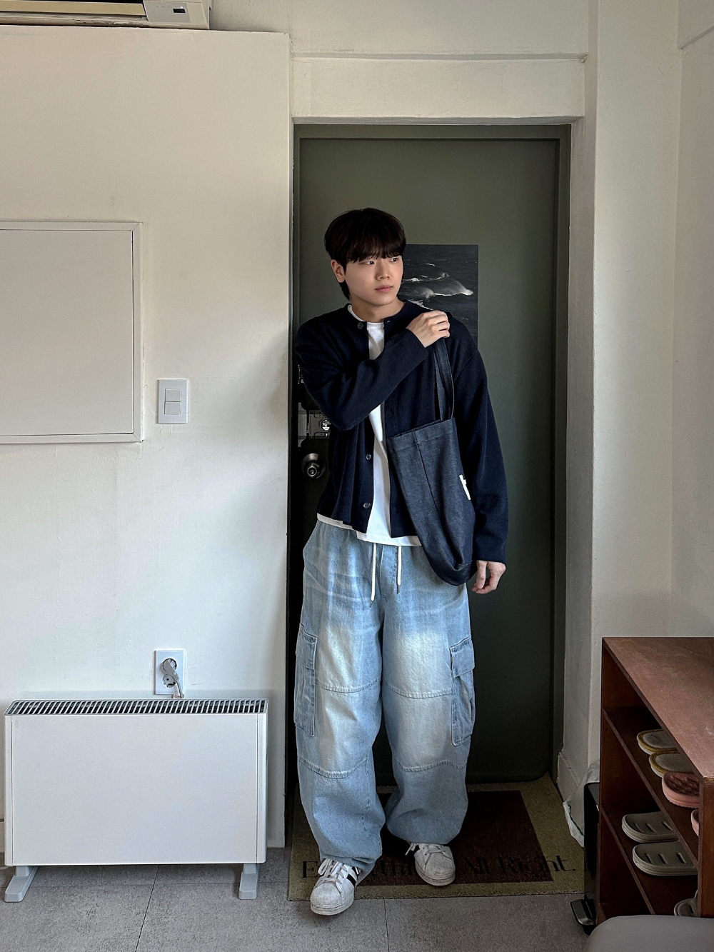 긴팔 티셔츠 모델 착용 이미지-S118L22