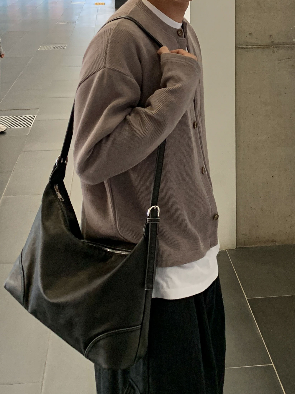 긴팔 티셔츠 모델 착용 이미지-S118L44