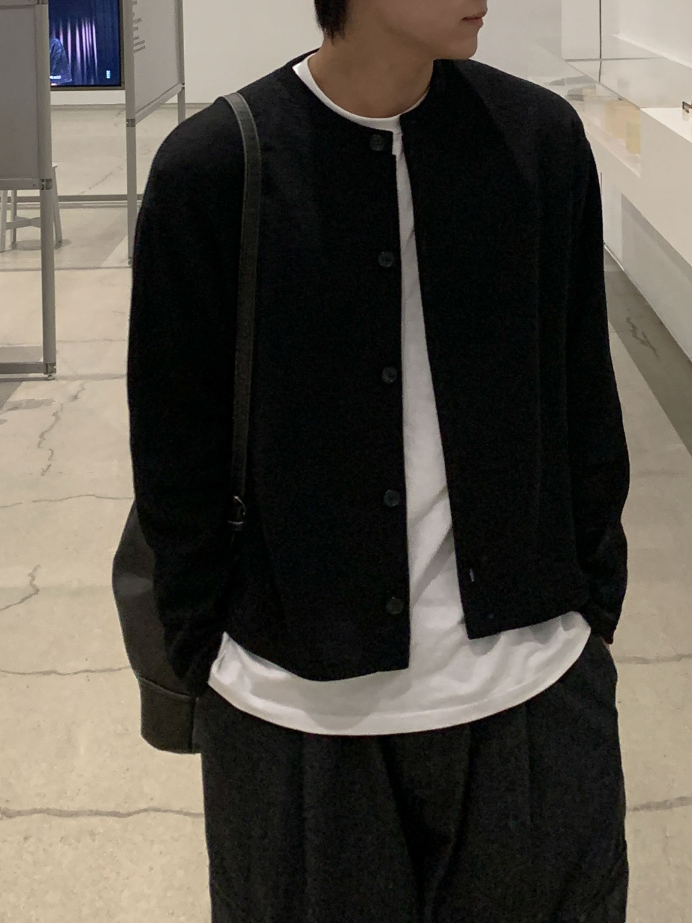 긴팔 티셔츠 모델 착용 이미지-S118L11