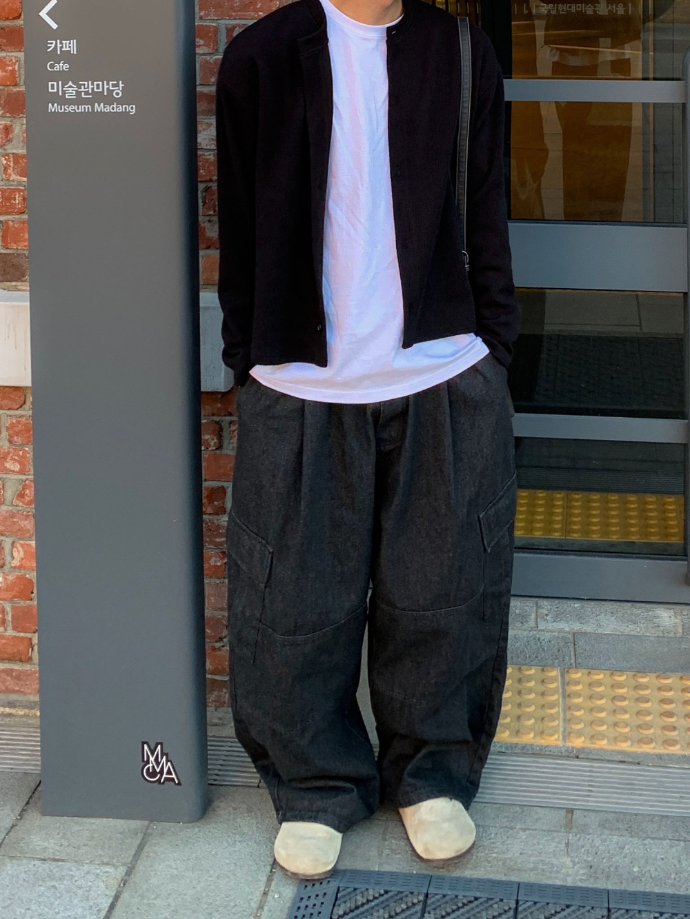 긴팔 티셔츠 모델 착용 이미지-S118L13