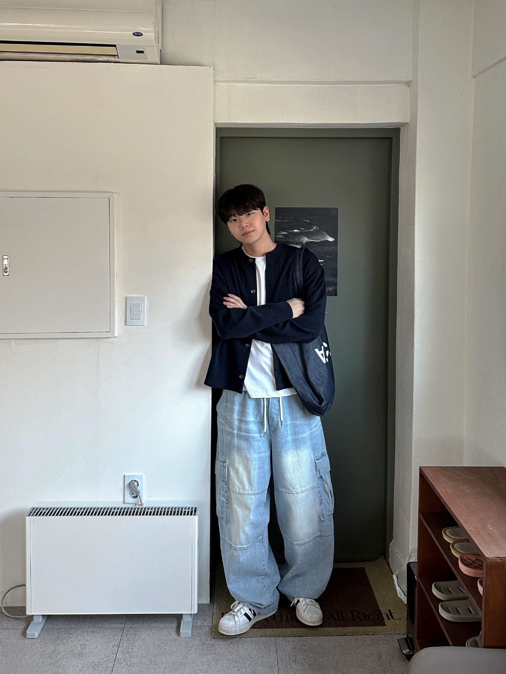 긴팔 티셔츠 모델 착용 이미지-S118L21