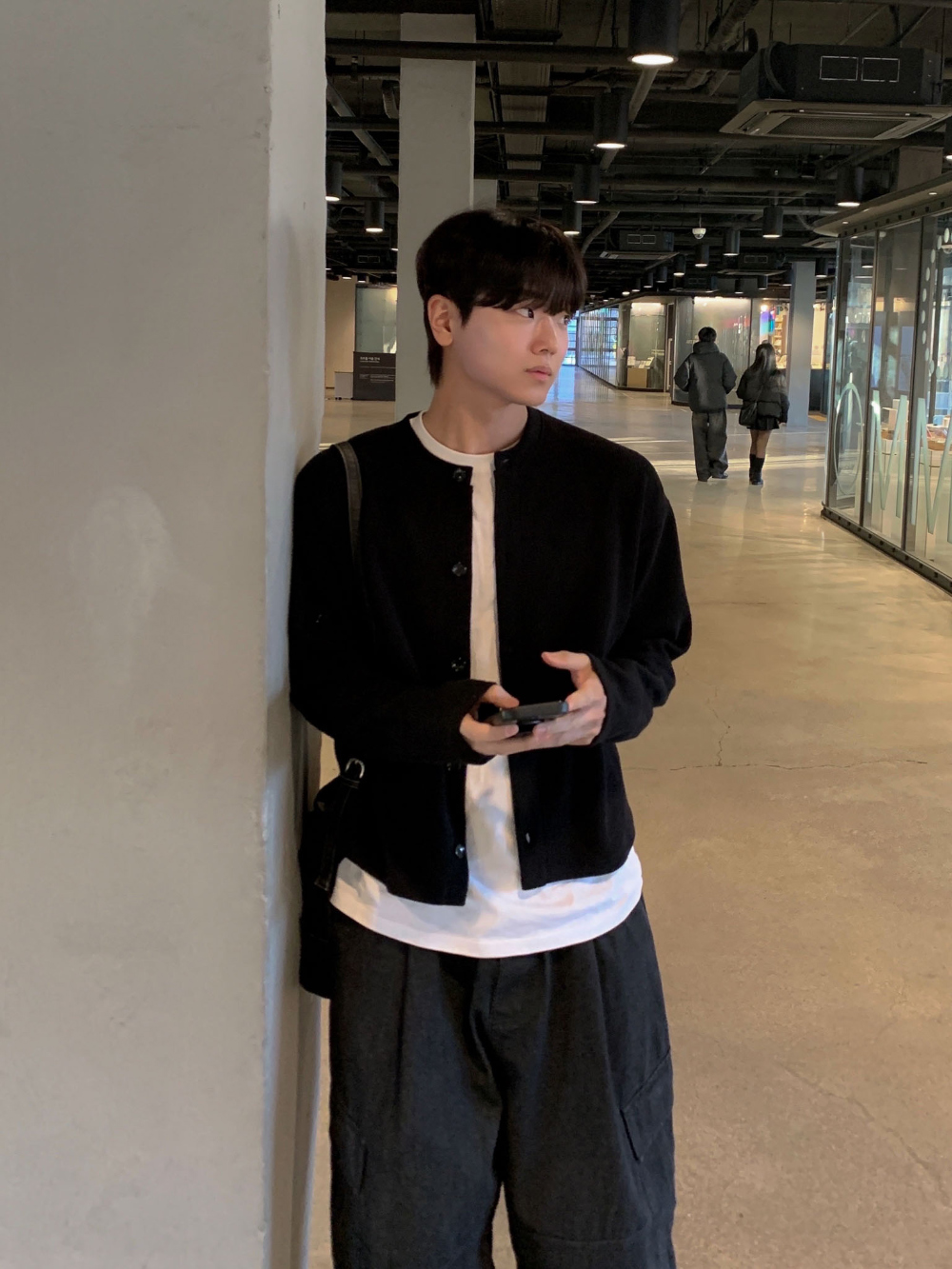 긴팔 티셔츠 모델 착용 이미지-S118L14