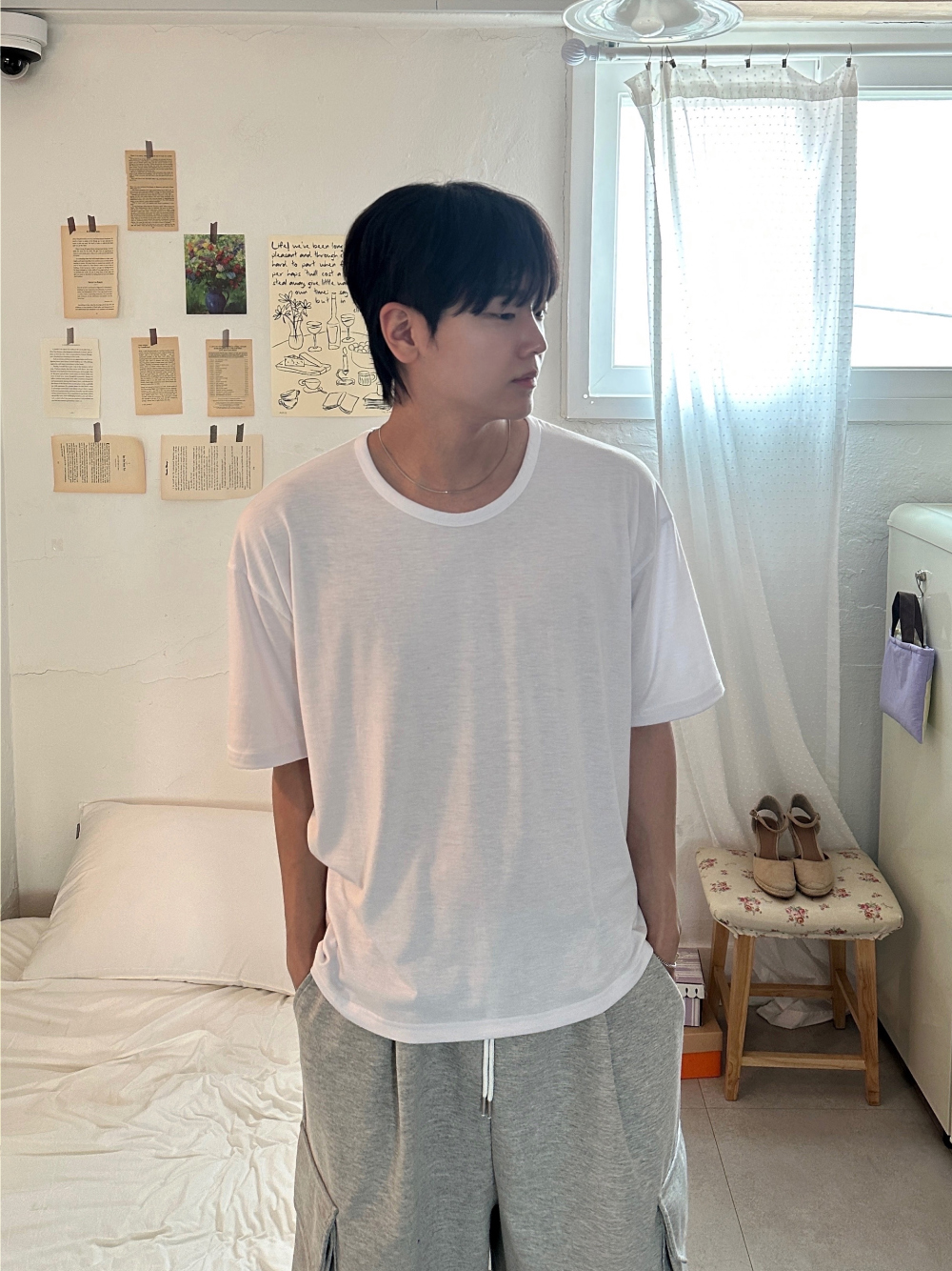 반팔 티셔츠 모델 착용 이미지-S133L3