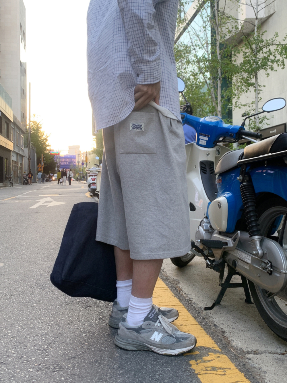 반바지 모델 착용 이미지-S137L2