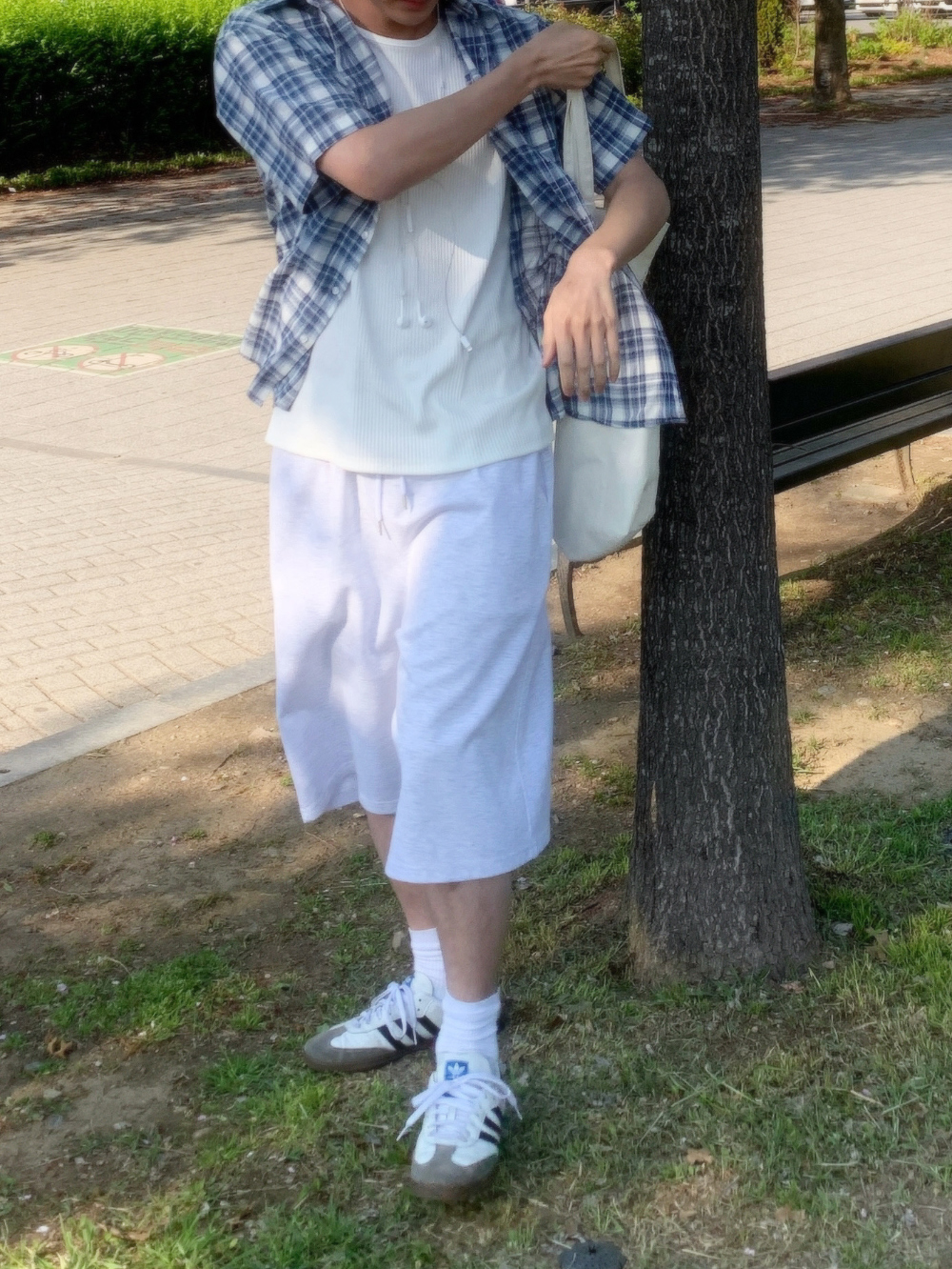 민소매 모델 착용 이미지-S133L6