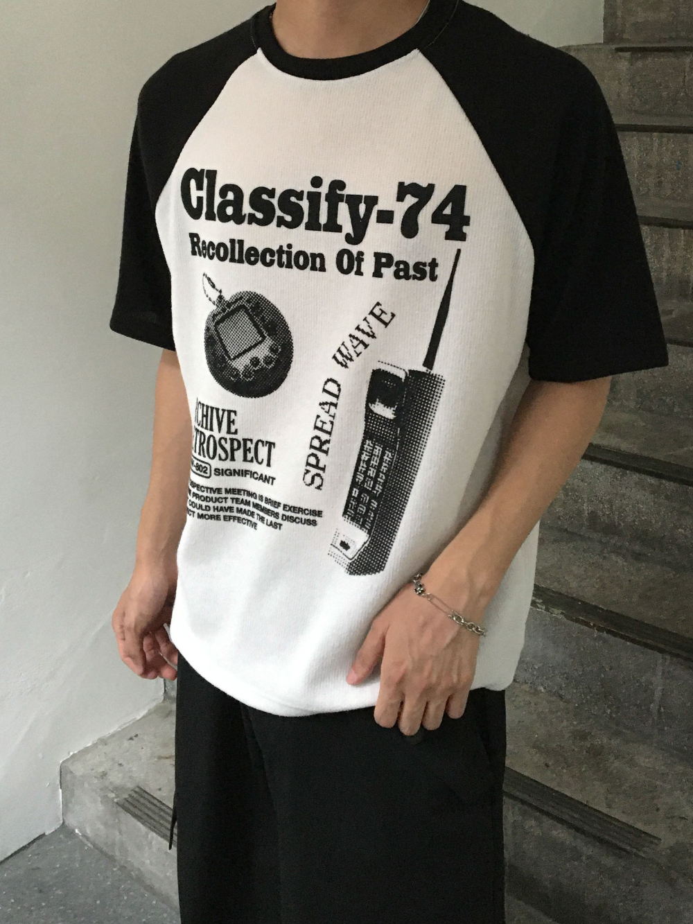 반팔 티셔츠 모델 착용 이미지-S135L22