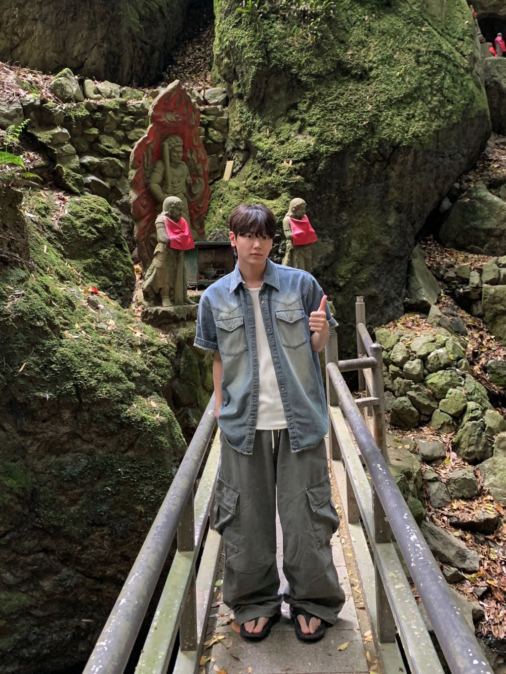 민소매 모델 착용 이미지-S134L2