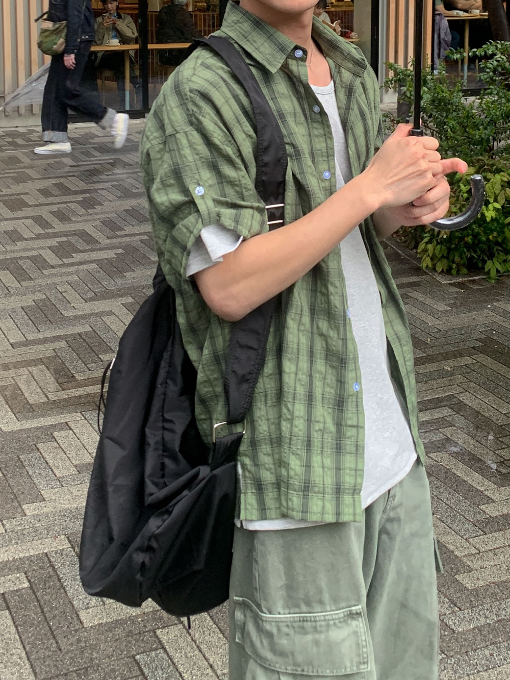 반팔 티셔츠 모델 착용 이미지-S141L32