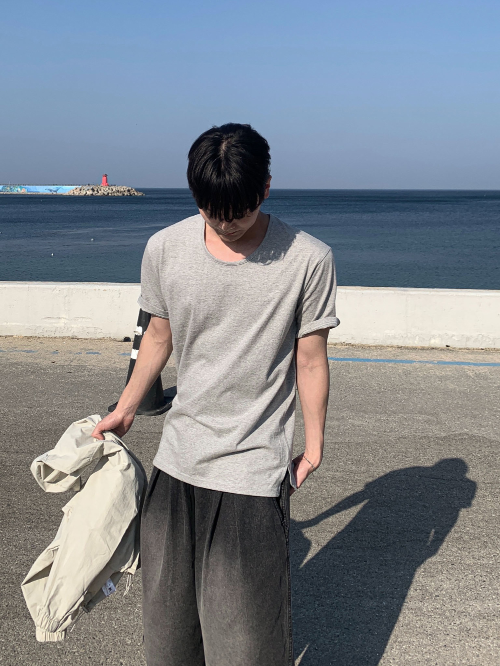 반팔 티셔츠 모델 착용 이미지-S142L33