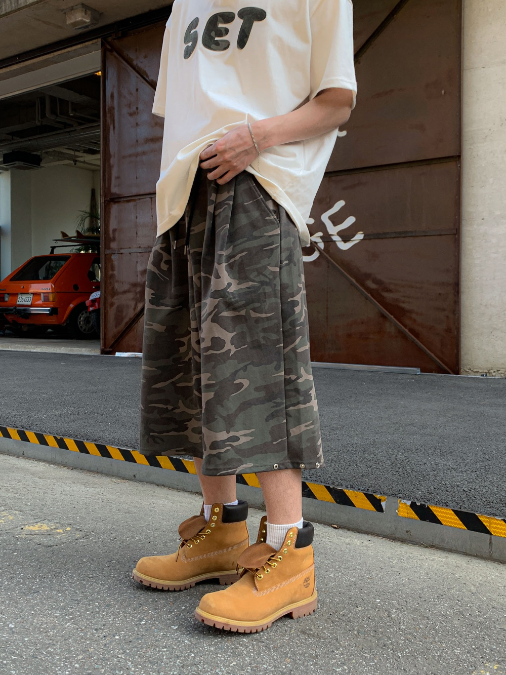 반팔 티셔츠 모델 착용 이미지-S134L10