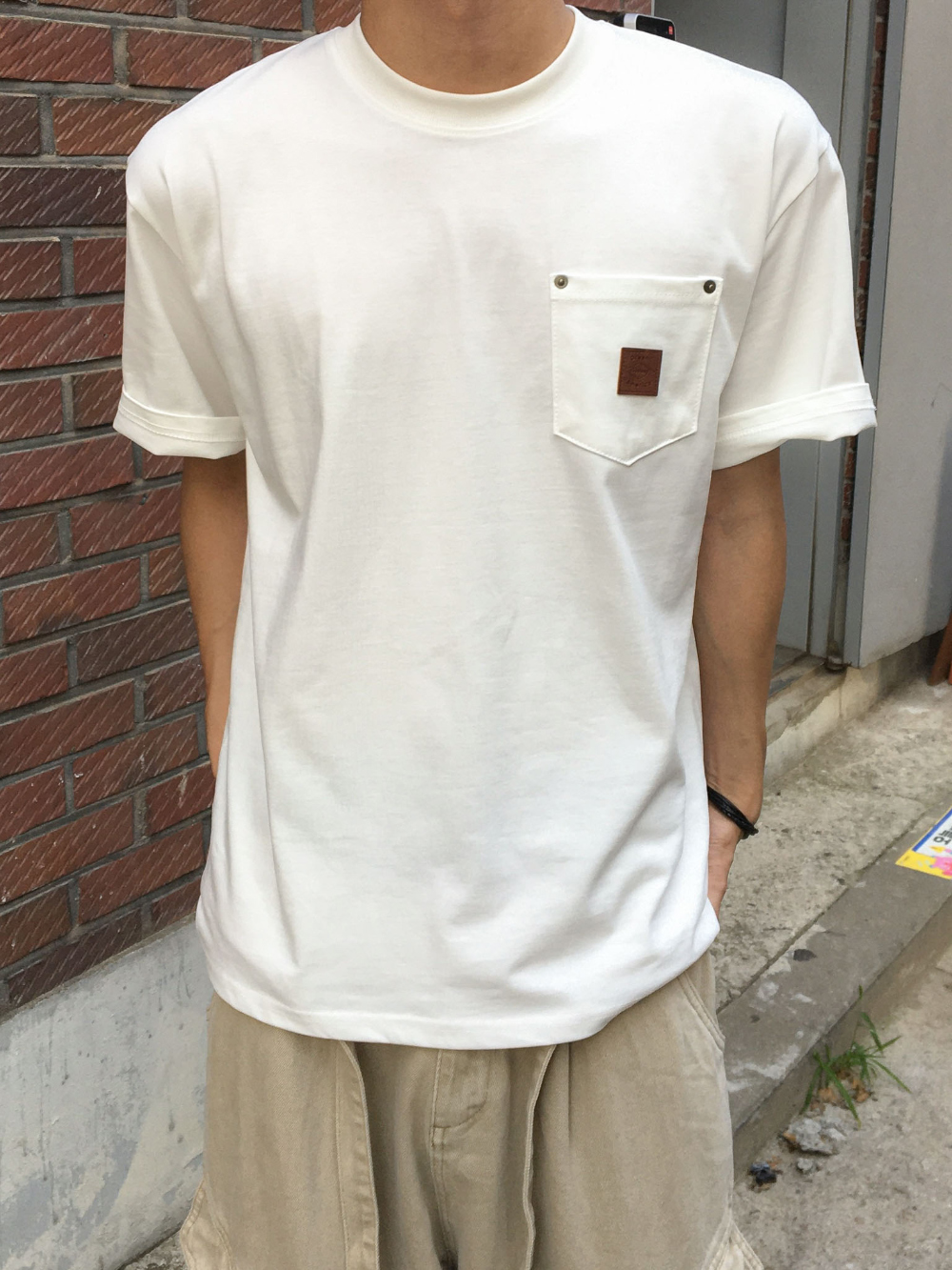 반팔 티셔츠 모델 착용 이미지-S146L2