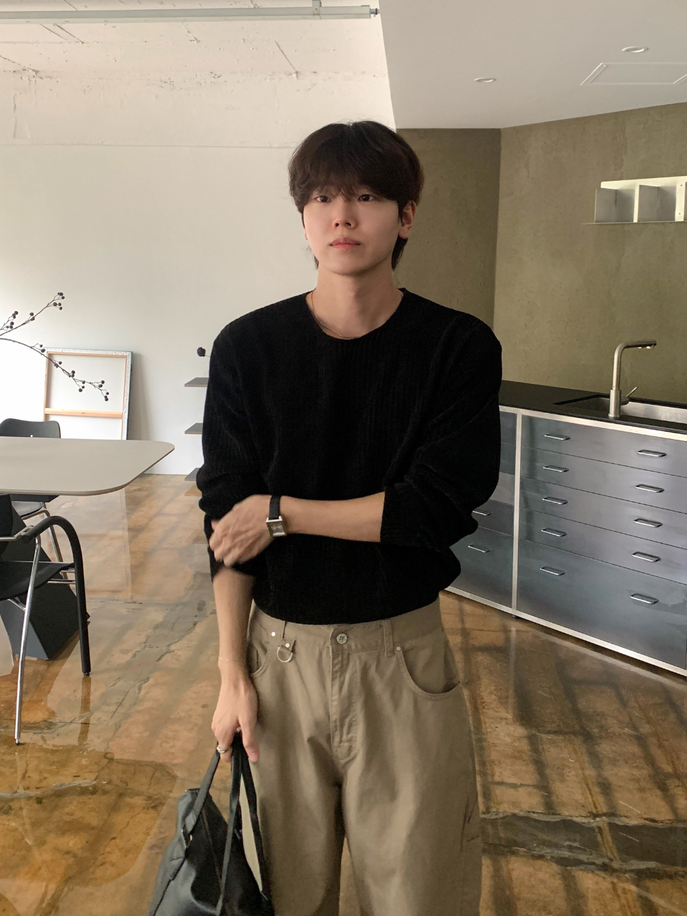 긴팔 티셔츠 모델 착용 이미지-S137L55