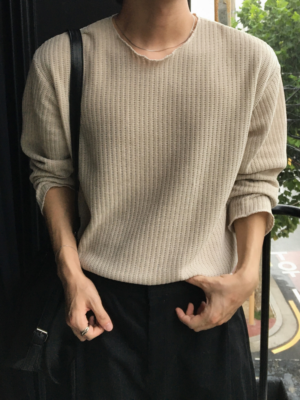 긴팔 티셔츠 모델 착용 이미지-S137L101