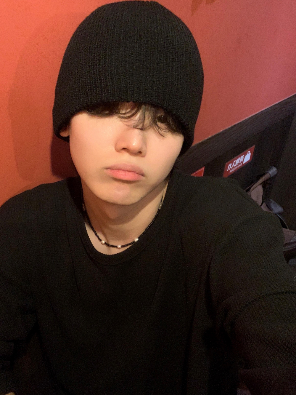 긴팔 티셔츠 모델 착용 이미지-S168L26