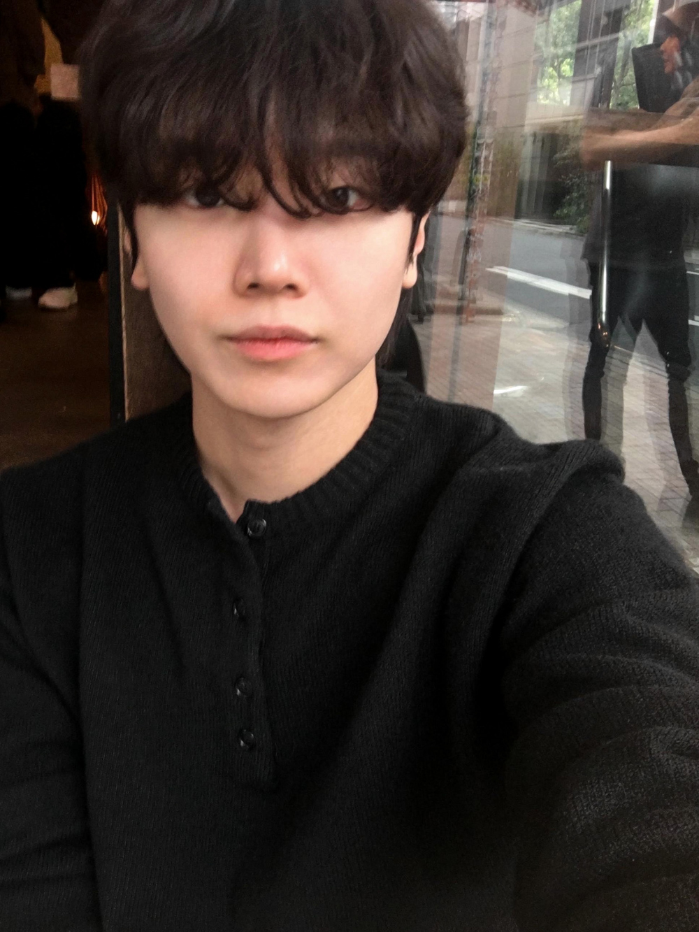 긴팔 티셔츠 모델 착용 이미지-S170L24