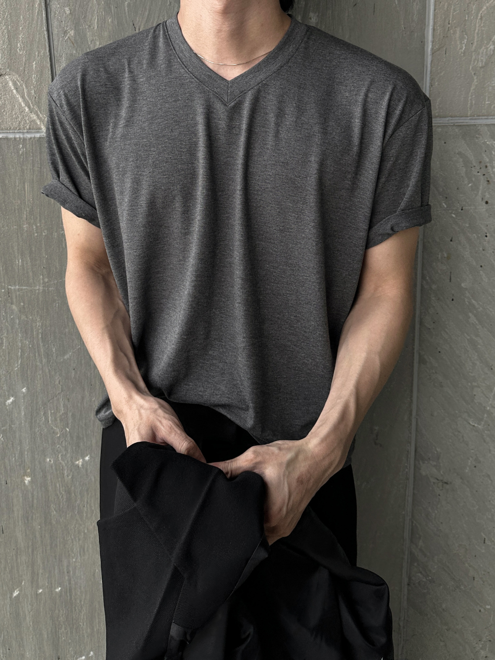 반팔 티셔츠 모델 착용 이미지-S220L8