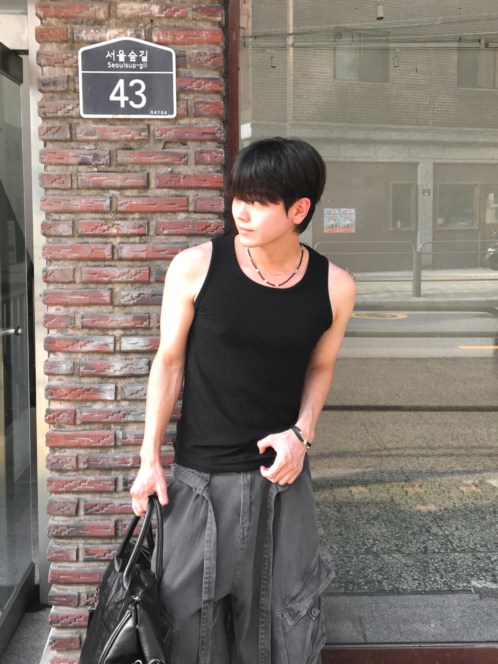 민소매 모델 착용 이미지-S137L49