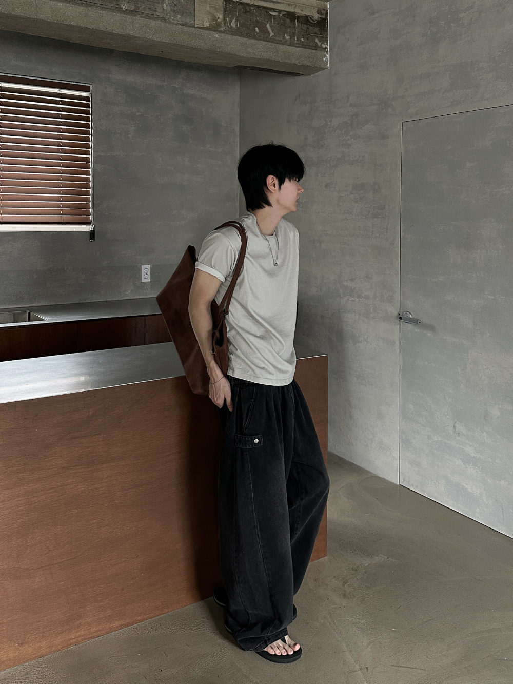 바지 모델 착용 이미지-S264L19