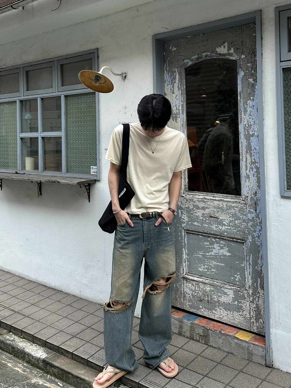 반팔 티셔츠 모델 착용 이미지-S270L19