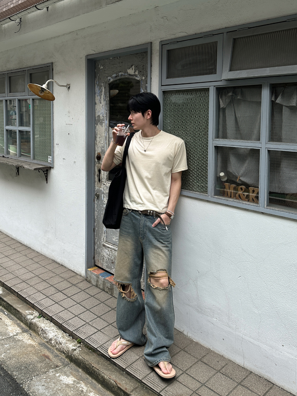 반팔 티셔츠 모델 착용 이미지-S270L31