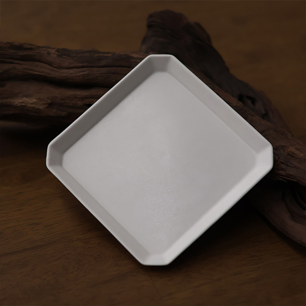 정팔각 플레이트 - 자연스러운 세라믹 디자인 접시 이미지