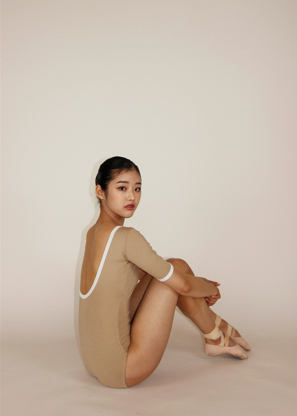 [박규영, 가수 유라 착용] 1 leotard (tan) 4