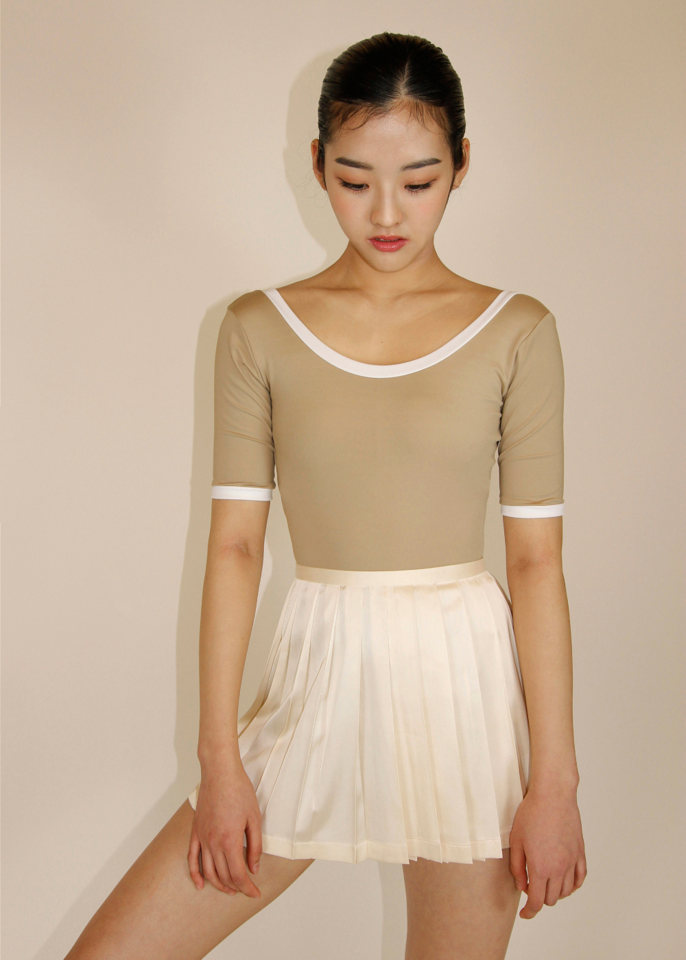 [박규영, 가수 유라 착용] 1 leotard (tan) 10