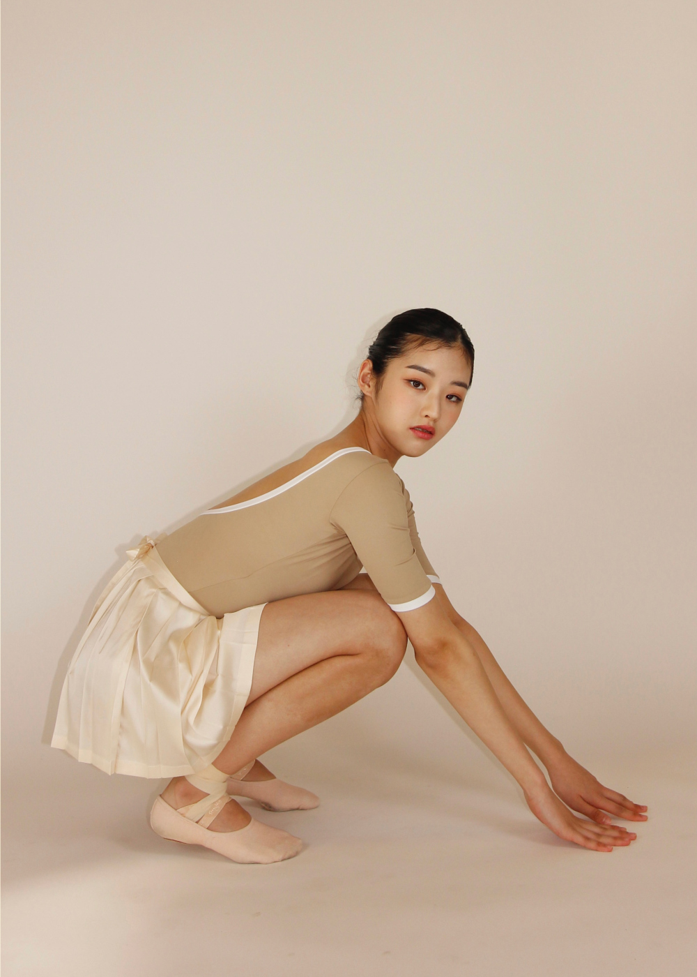 [박규영, 가수 유라 착용] 1 leotard (tan) 9