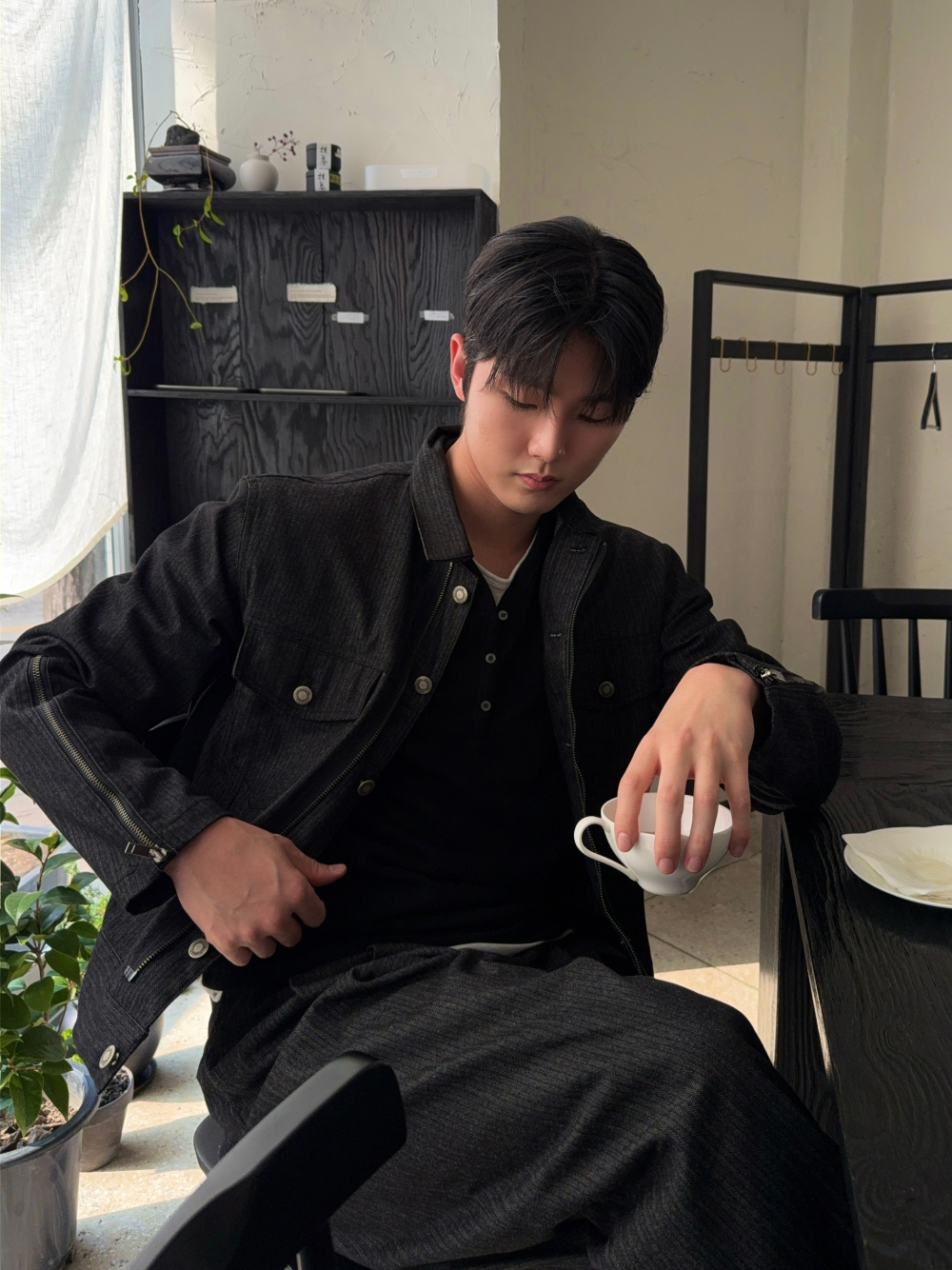 재킷 모델 착용 이미지-S1L16