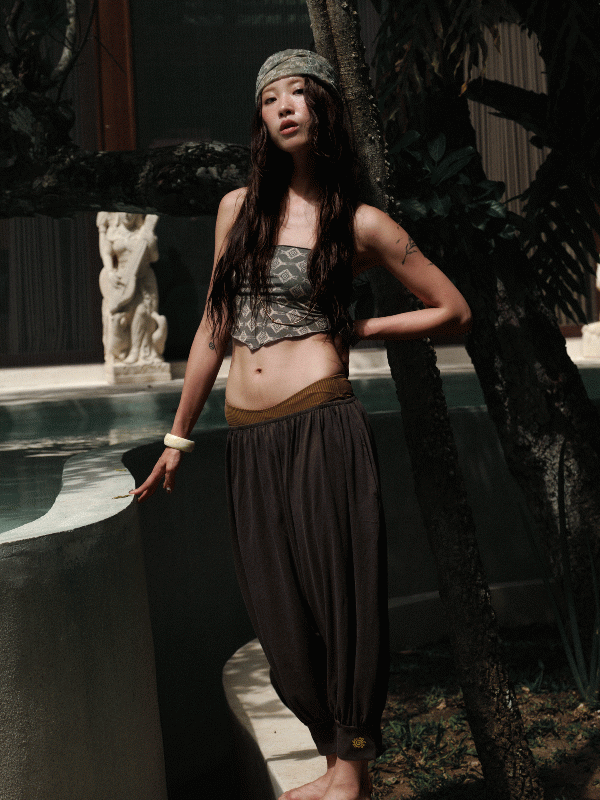 SUNSET HAREM PANTS - 자연스러운 셔링과 와이드 밴드 디테일의 하렘 팬츠 이미지