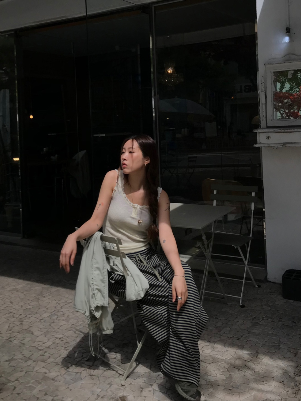 긴팔 티셔츠 모델 착용 이미지-S1L21