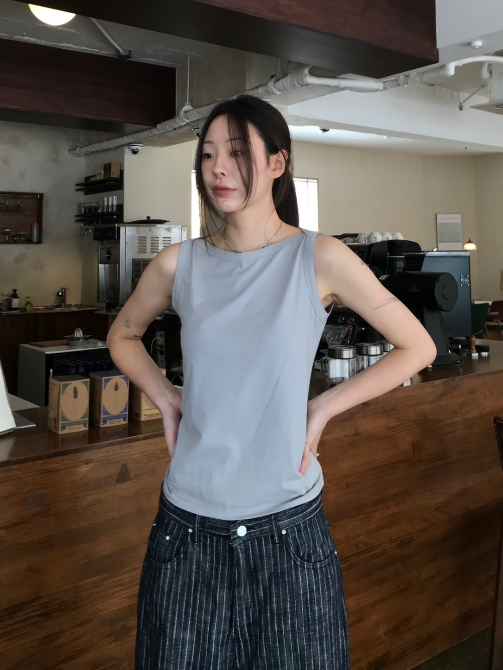 반팔 티셔츠 모델 착용 이미지-S1L24